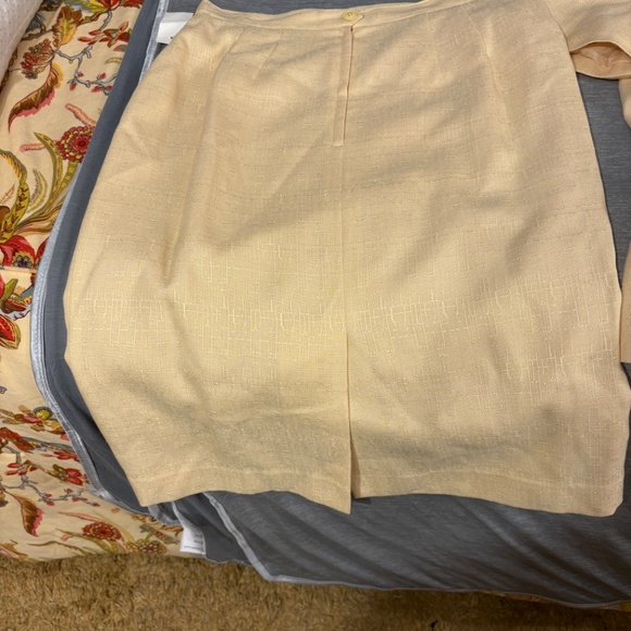 Le Suit skirt Set - Picture 6 of 8